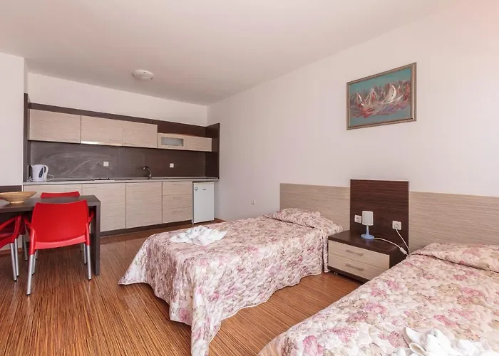 Guest Co Morenia アパート